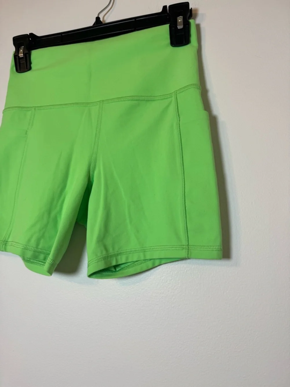 Athleta Salutation Stash Pocket II 5” Shorts Green Size S - Picture 3 of 6